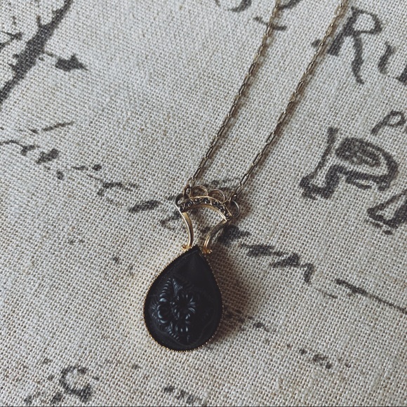 1928 Jewelry, Flower Cameo Necklace, Vintage style - Picture 3 of 4